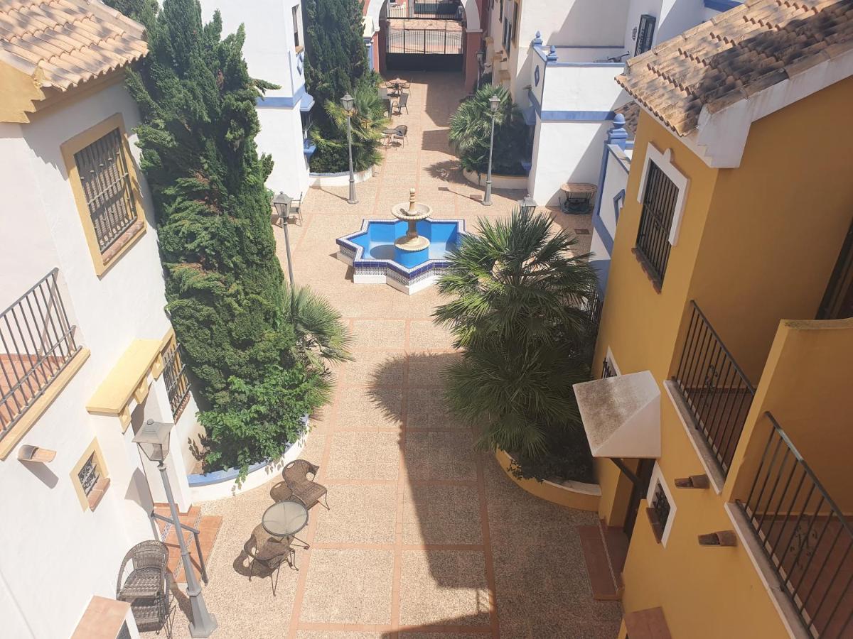 Calle Carlos Primero, Roda Esterno foto